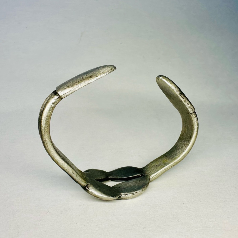 🥂SOLD🥂Pewter Double Love Knot Silver Cuff Bracelet - Picture 6 of 8
